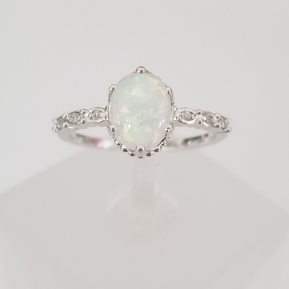 White Gold & Opal Ring - Picture 5 of 8